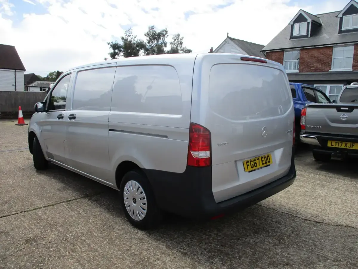Begagnad Mercedes Vito 2017 Silver Van