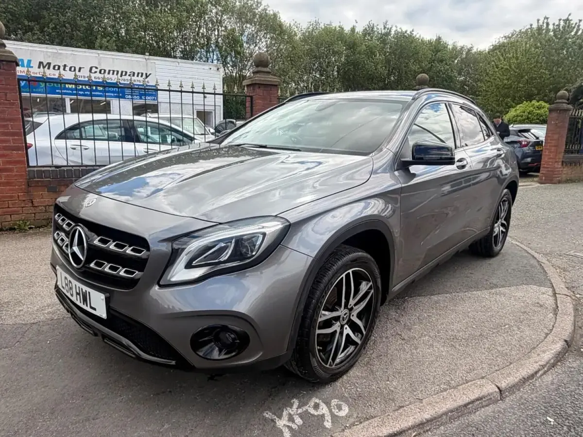 Usado Mercedes GLA180 Urban 2018 Cinzento SUV