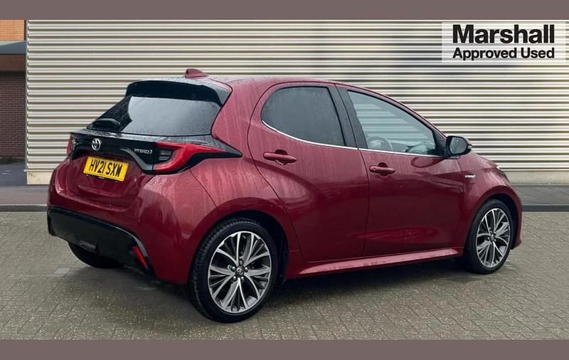 Used Toyota Yaris Hybrid 113 HP (83 kW) 2021 Red Hatchback