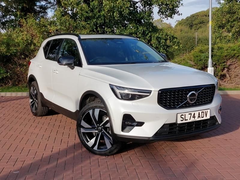 White Used 2024 Volvo XC40 Ultra SUV | £35,998 (Expensive) - Image 1/4