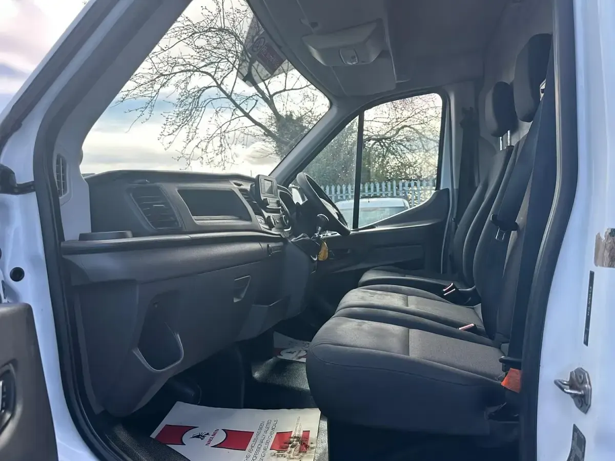 Used Ford Transit 130 HP (95 kW) 2019 White Van