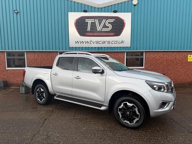 Używany Nissan Navara Tekna 190 KM (139 kW) 2021 Srebrny Pickup