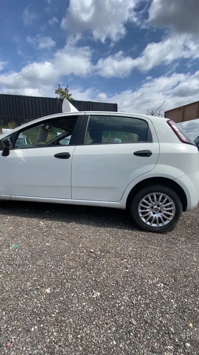 Used Fiat Punto Pop 69 HP (50 kW) 2012 White Hatchback
