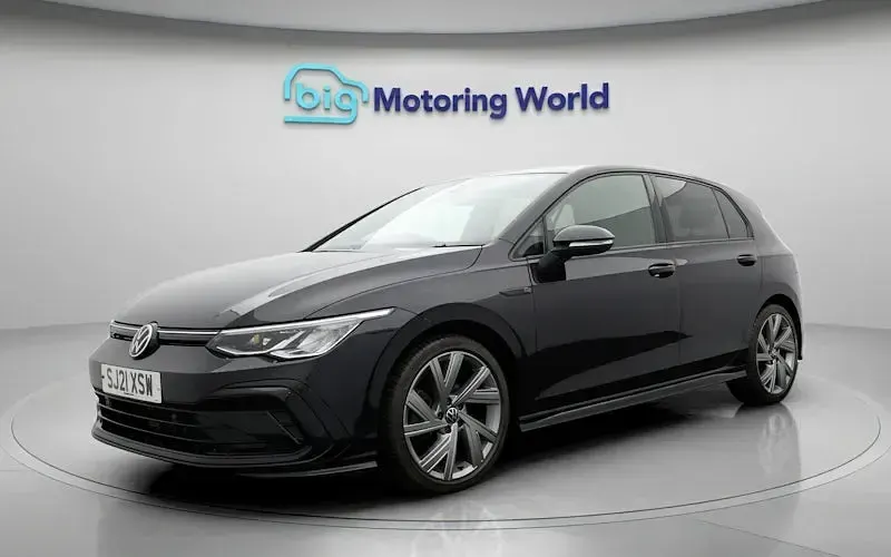 Used VW Golf VIII R-line 131 HP (96 kW) 2024 Hatchback