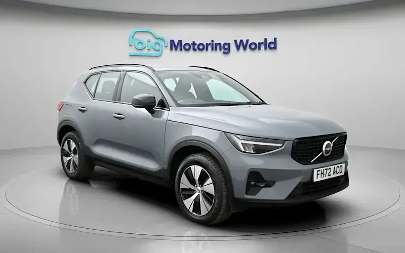 Usado Volvo XC40 Plus 211 HP (155 kW) 2023 Cinzento SUV