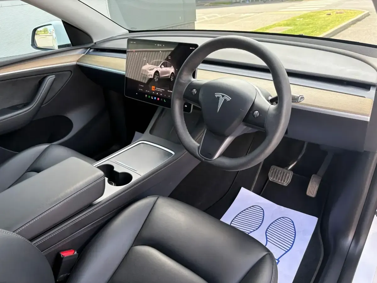 Używany Tesla Model Y RWD 219 kW (299 KM) 2023 Biały SUV