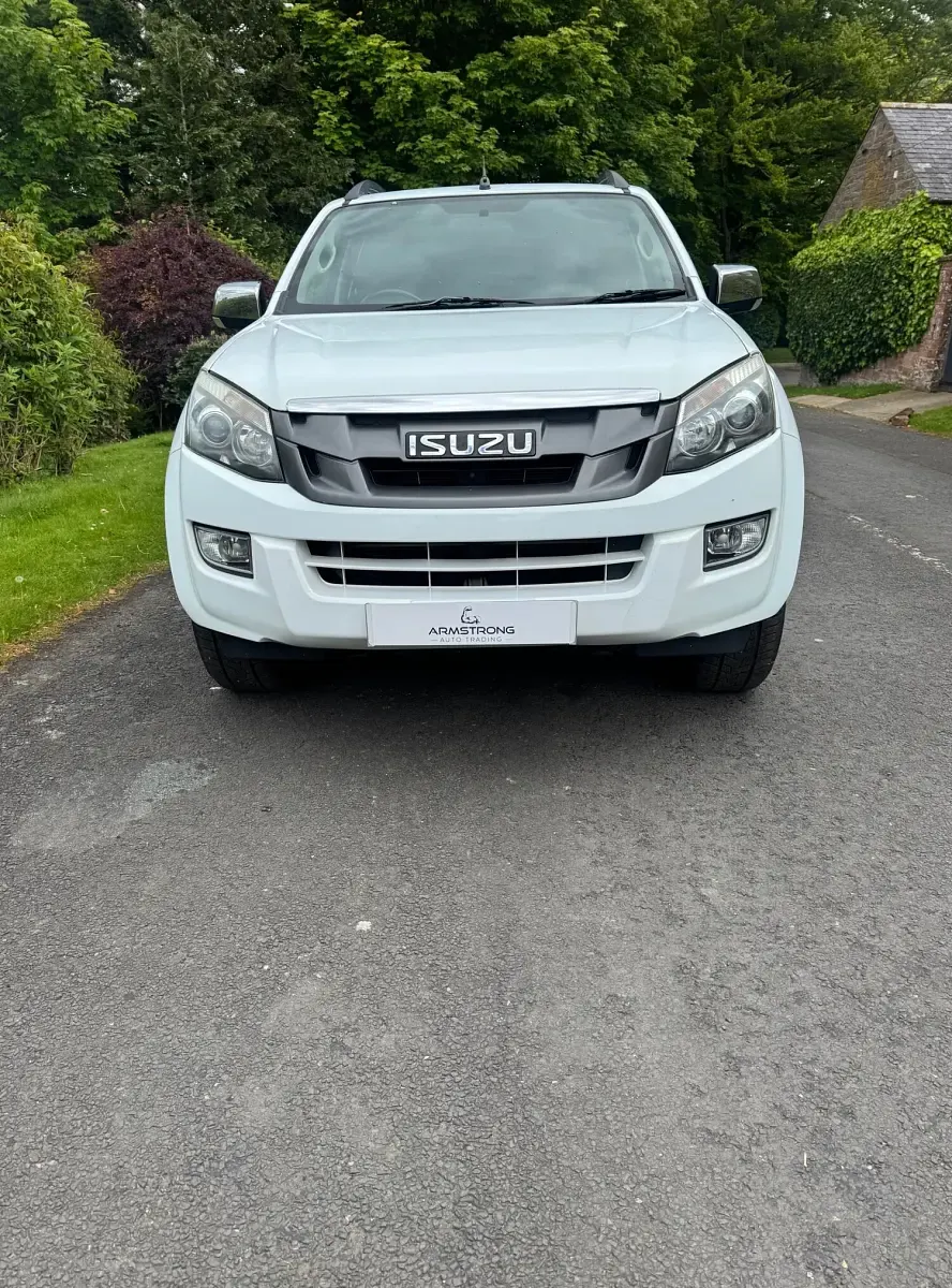 Used Isuzu D-Max 164 HP (120 kW) 2015 White Pickup