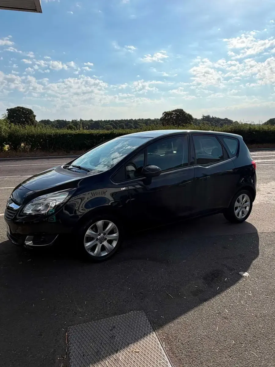 Used Vauxhall Meriva 98 HP (72 kW) 2017 Black MPV