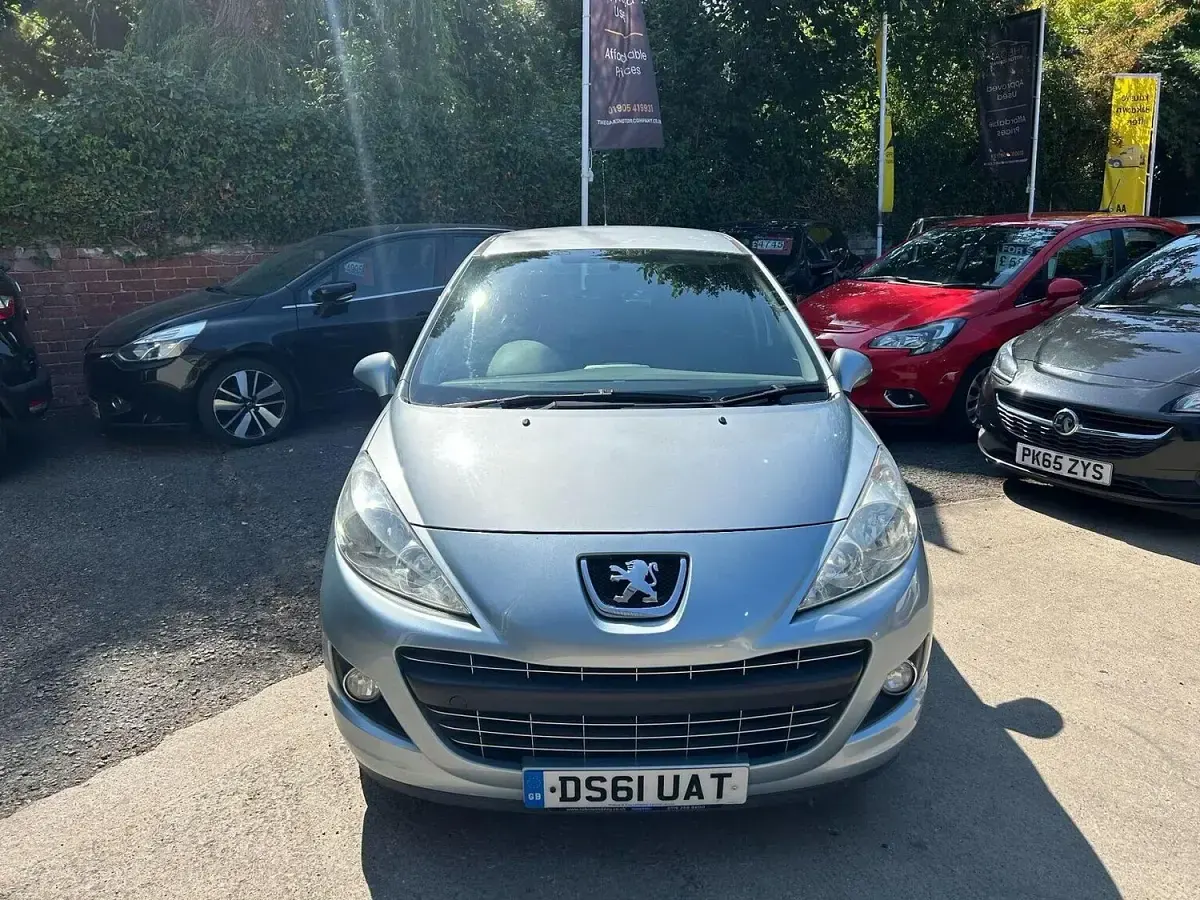 Used Peugeot 207 Active 73 HP (53 kW) 2011 Blue Hatchback