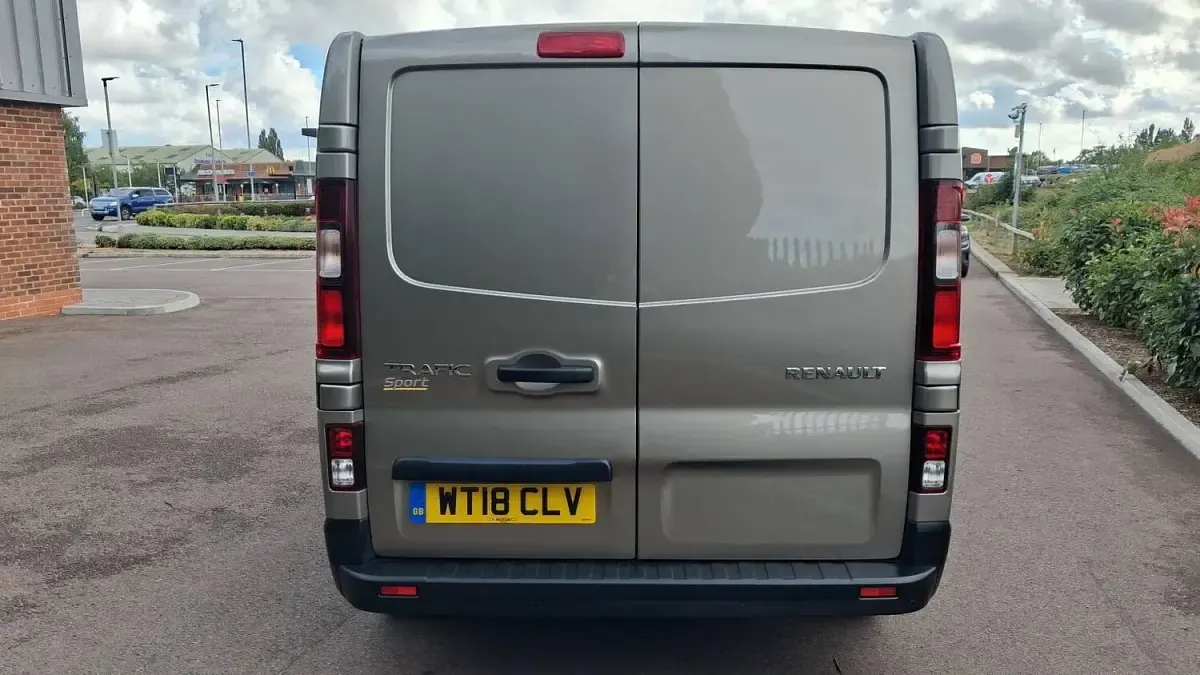 Used Renault Trafic 2018 Beige MPV