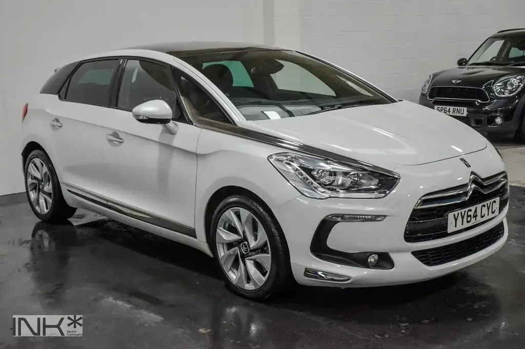 Begagnad Citroën DS5 160 HK (117 kW) 2014 Vit Halvkombi