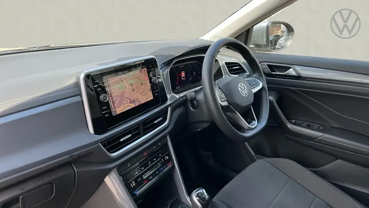 Used VW T-Roc Style 150 HP (110 kW) 2025 Pyrite silver SUV