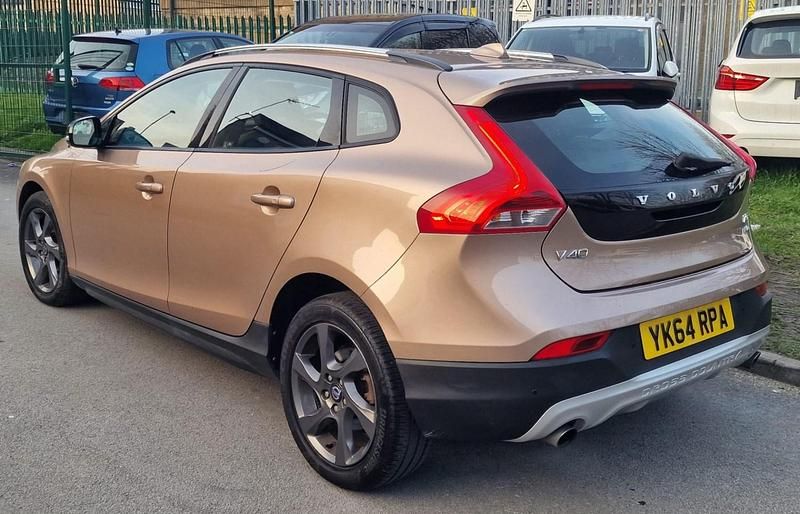 Begagnad Volvo V40 2014 Brun Halvkombi