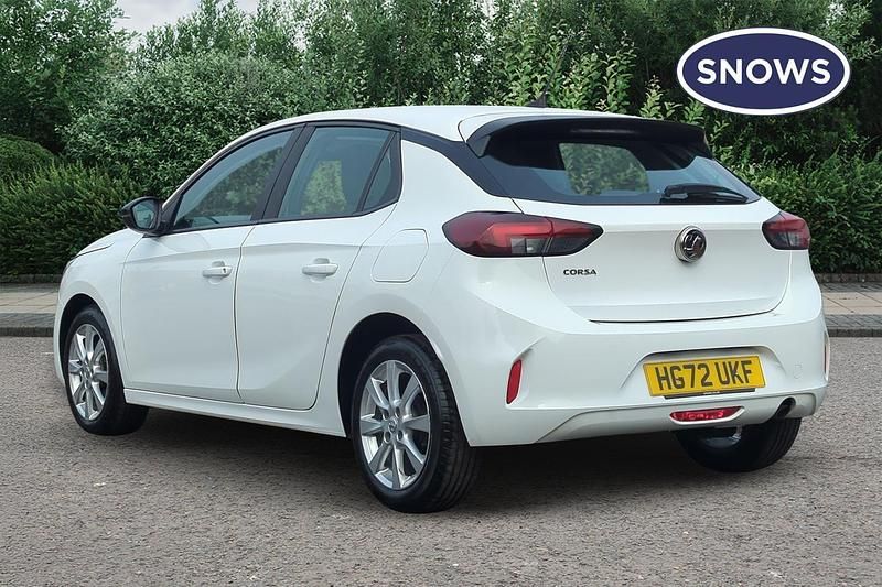 Used Vauxhall Corsa Design Edition 101 HP (74 kW) 2022 White Hatchback