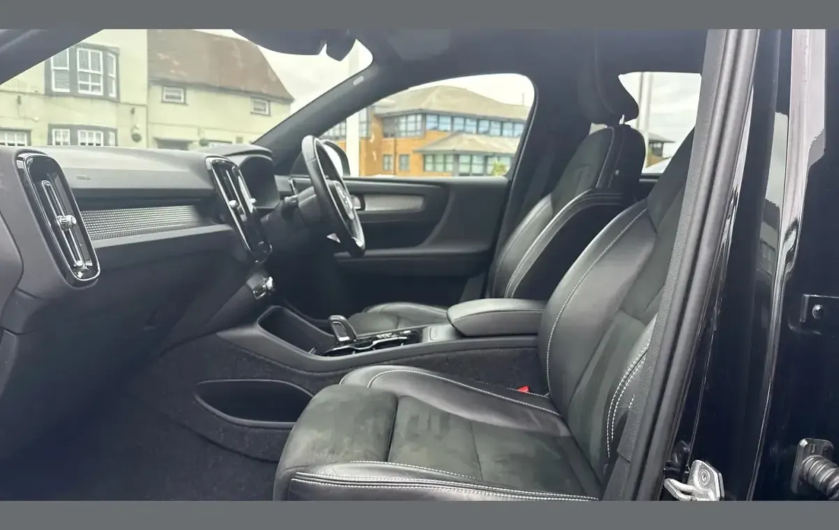 Used Volvo XC40 R-Design Pro 194 HP (142 kW) 2021 Black SUV