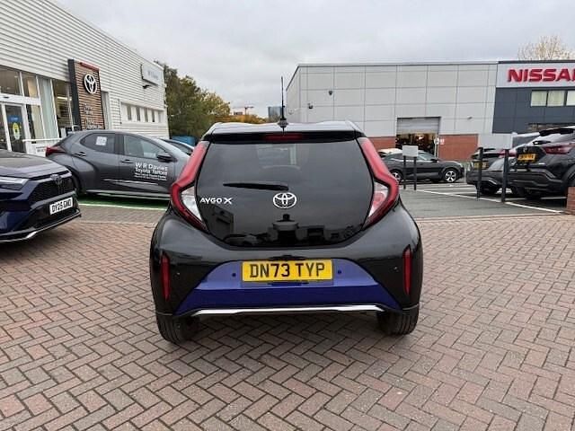 Used Toyota Aygo X 72 HP (52 kW) 2023 Juniper blue bi tone SUV
