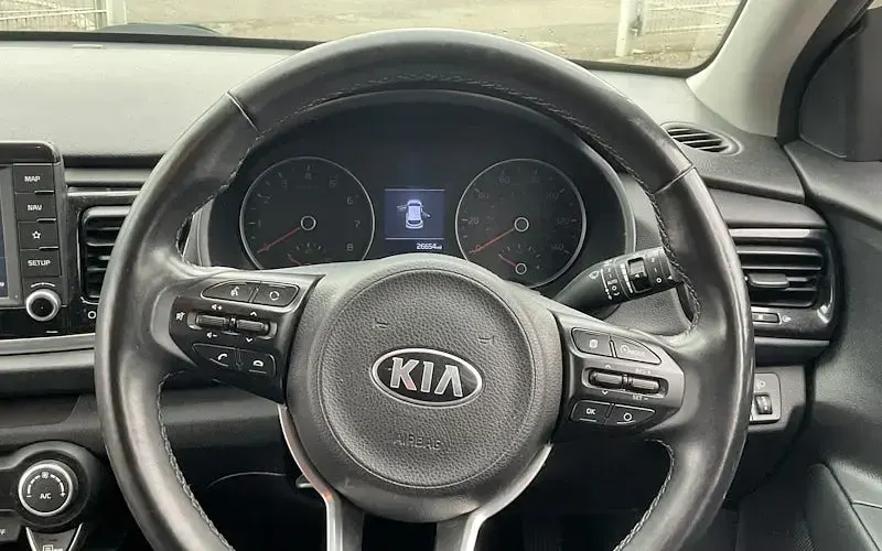 Used Kia Rio 101 HP (74 kW) 2019 White Hatchback