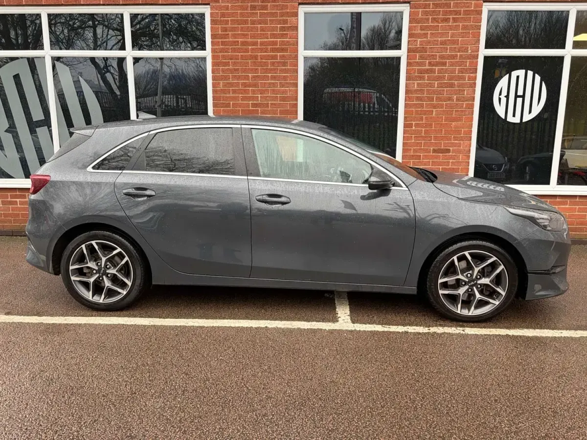 Usado Kia Ceed 158 CV (116 kW) 2022 Gris Utilitario