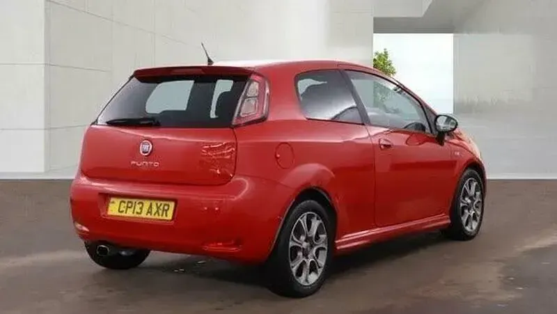 Used Fiat Punto 77 HP (56 kW) 2013 Red Hatchback