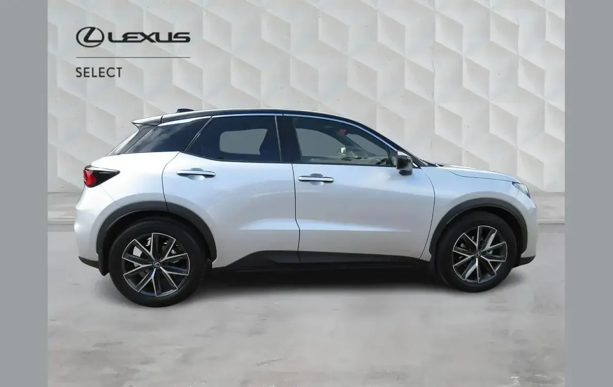 New Lexus LBX 136 HP (100 kW) 2026 Silver/black SUV