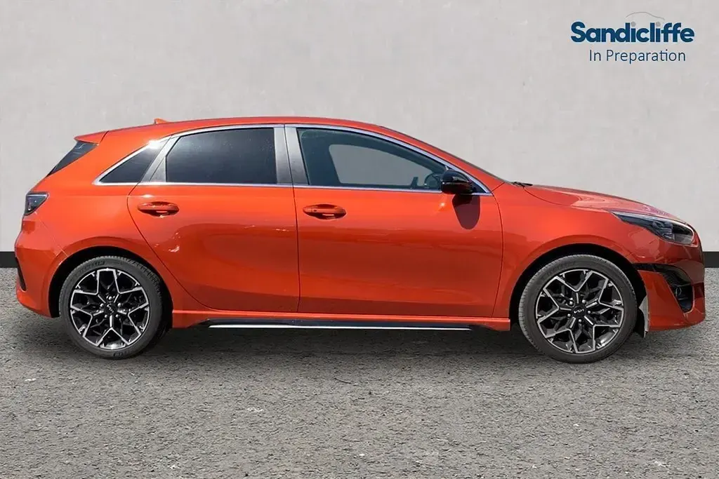 Usado Kia Ceed GT-Line 158 HP (116 kW) 2024 Colour Citadino