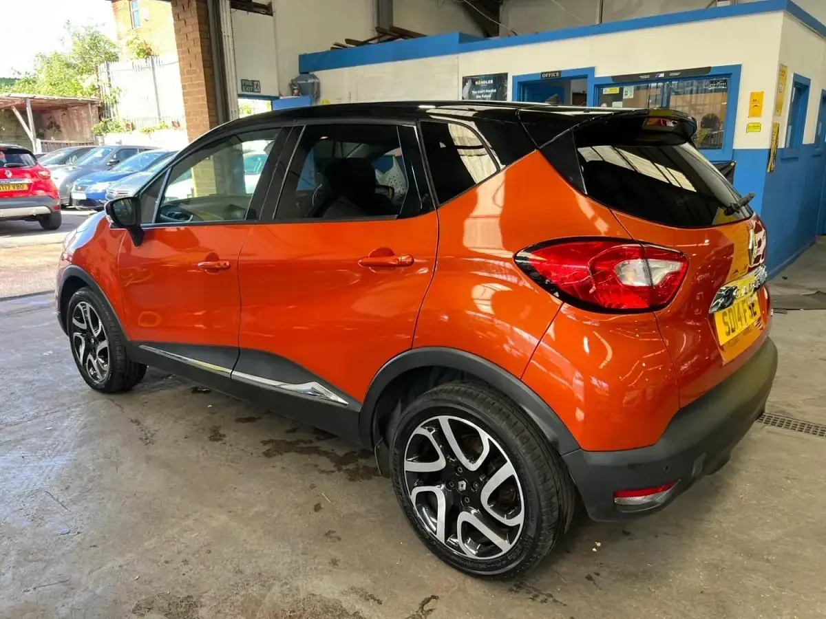 Used Renault Captur Dynamique 90 HP (66 kW) 2014 Orange/black SUV