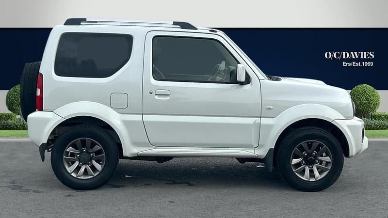Used Suzuki Jimny SZ4 85 HP (62 kW) 2015 White SUV