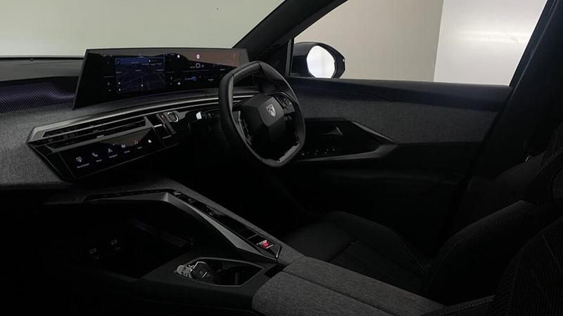 Used Peugeot e-3008 GT 152 kW (207 HP) 2025 Blue SUV