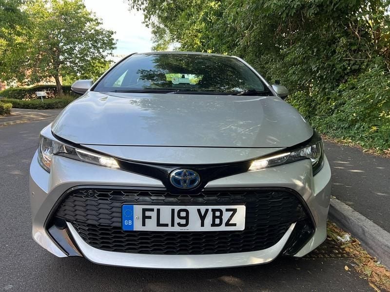 Silver Used 2019 Toyota Corolla Hatchback | £11,990 (Good price) - Image 1/4