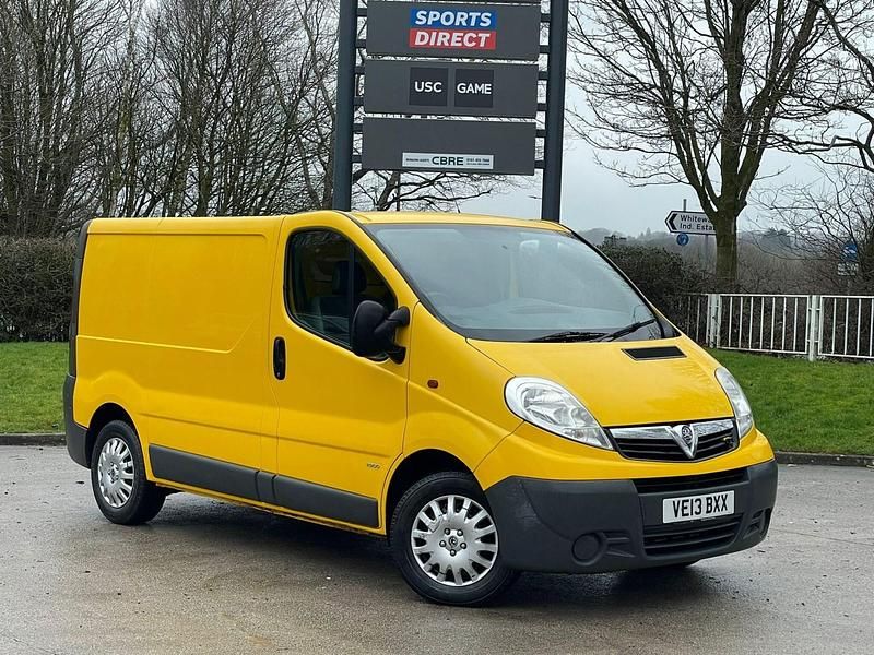 Used Vauxhall Vivaro 115 HP (84 kW) 2013 Yellow MPV