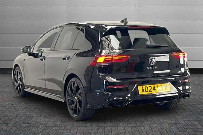 Second-hand VW Golf VIII Black Edition 150 CP (110 kW) 2024 Negru Hatchback