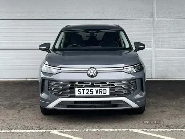 Used VW Touran Elegance 150 HP (110 kW) 2025 Grey MPV