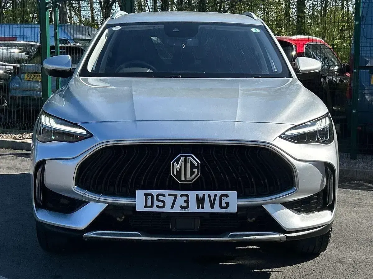 Usado MG HS Trophy 162 HP (119 kW) 2023 Prateado SUV