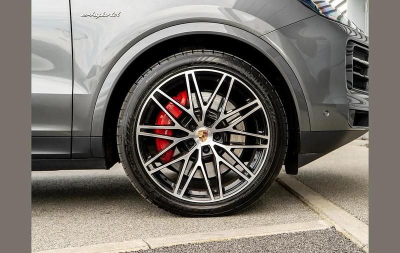 Used Porsche Cayenne S E-Hybrid 512 HP (376 kW) 2025 Grey SUV