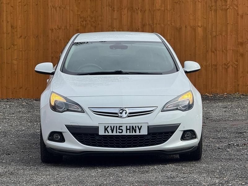 Used Vauxhall Astra GTC SRi 165 HP (121 kW) 2015 White Hatchback