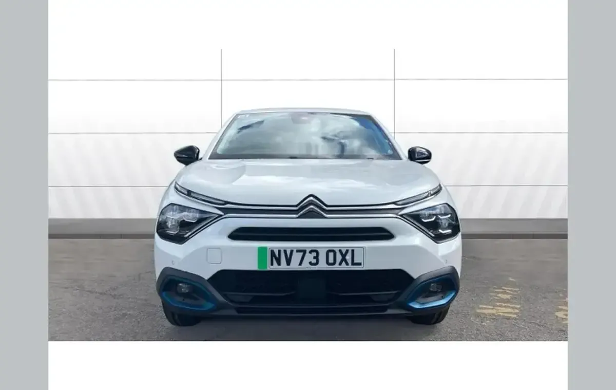 Usado Citroën e-C4 Shine 100 kW (136 CV) 2023 Blanco Berlina