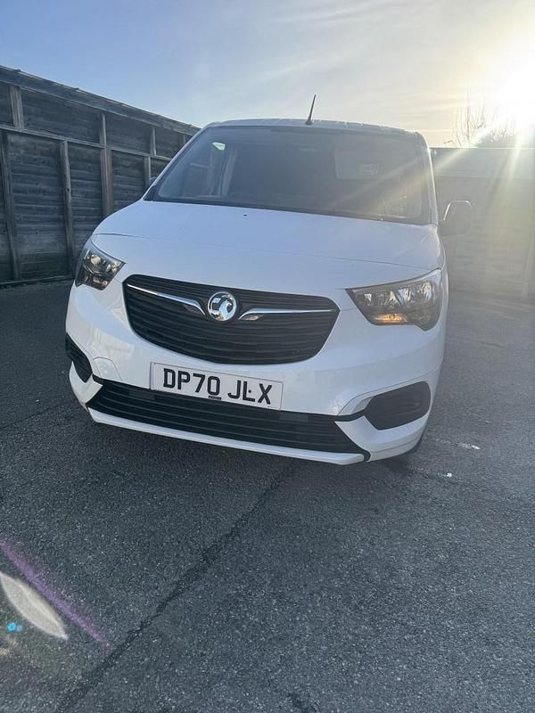 Used Vauxhall Combo Sportive 100 HP (73 kW) 2020 White MPV