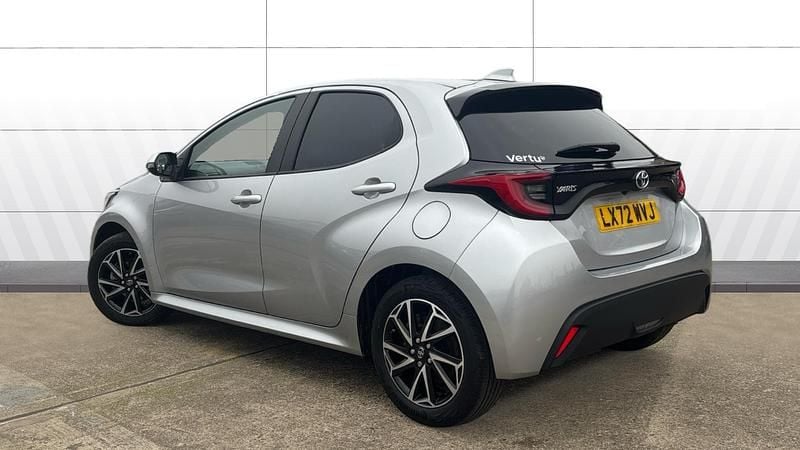 Used Toyota Yaris Hybrid Design 116 HP (85 kW) 2022 Silver Hatchback