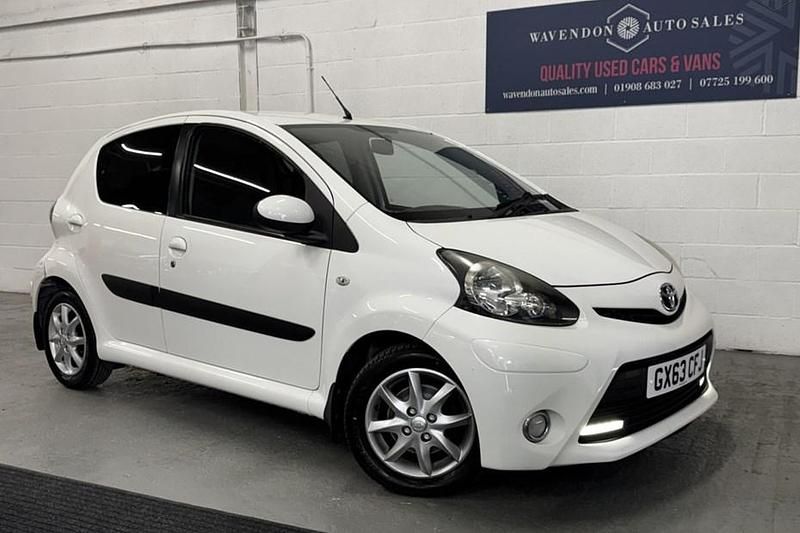Used Toyota Aygo 2013 White Hatchback