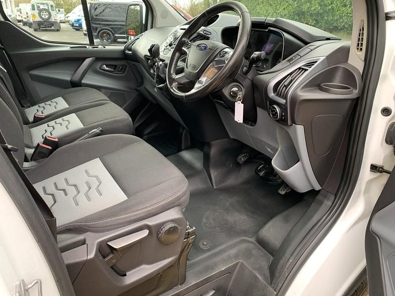 Used Ford Transit Custom Limited 170 HP (125 kW) 2017 White Van