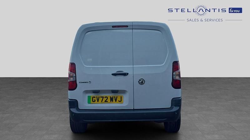 Used Vauxhall Combo 98 kW (134 HP) 2023 White MPV