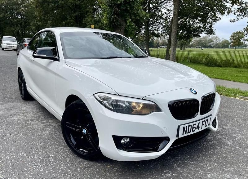 White Used 2015 BMW 220 Sport Line Coupe | £6,995 (Good price) - Image 1/4