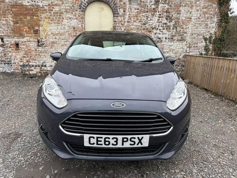 Used Ford Fiesta Zetec 75 HP (55 kW) 2013 Grey Hatchback