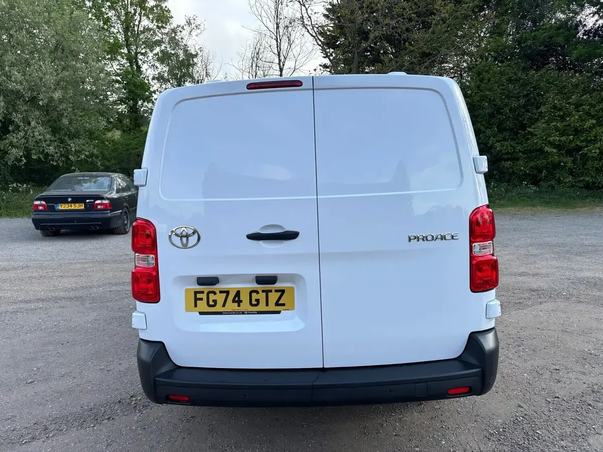 Used Toyota Proace 145 HP (106 kW) 2024 White MPV