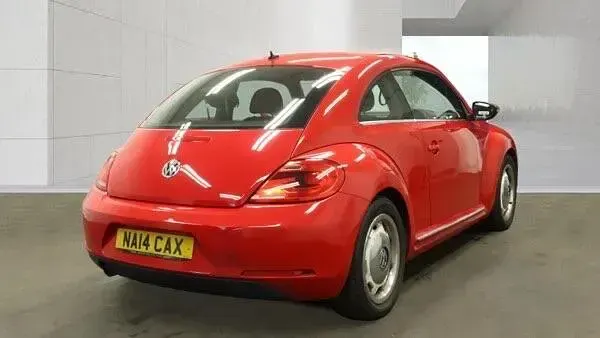 Begagnad VW Beetle Design 2014 Röd Halvkombi