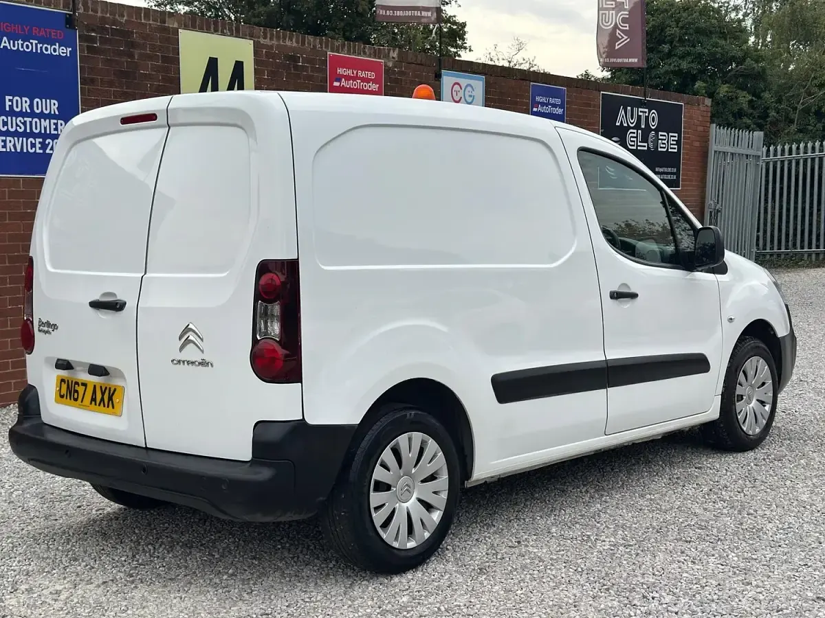 Used Citroën Berlingo 75 HP (55 kW) 2017 White MPV