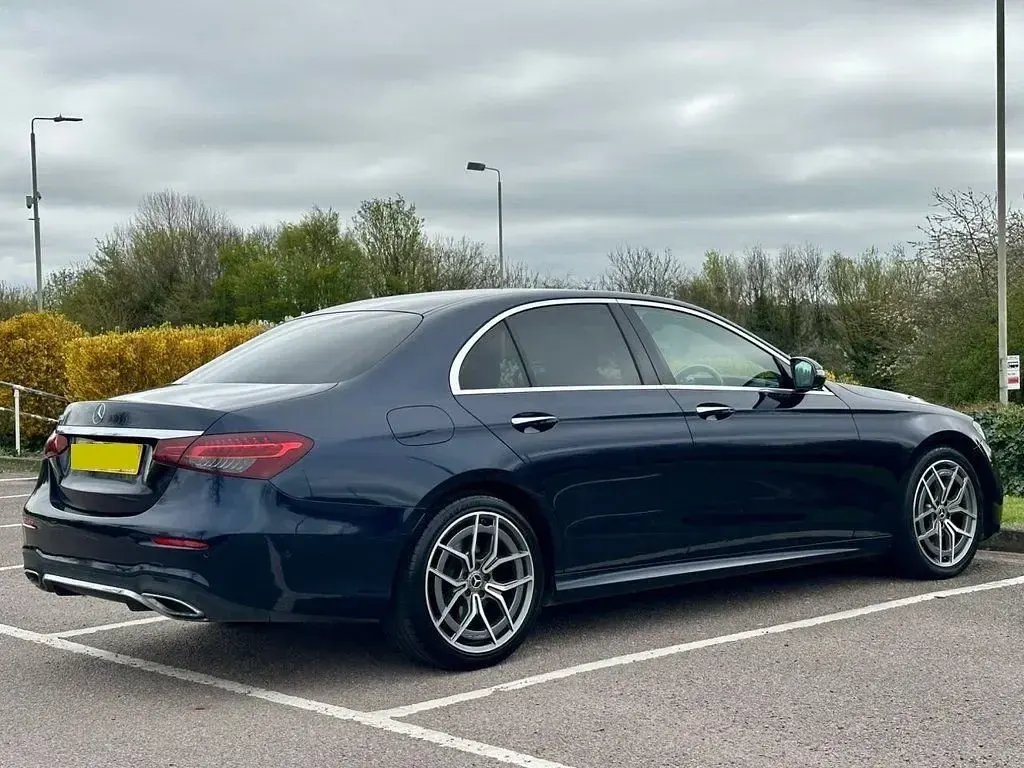 Used Mercedes E200 AMG Line Premium 200 HP (147 kW) 2023 Blue Sedan