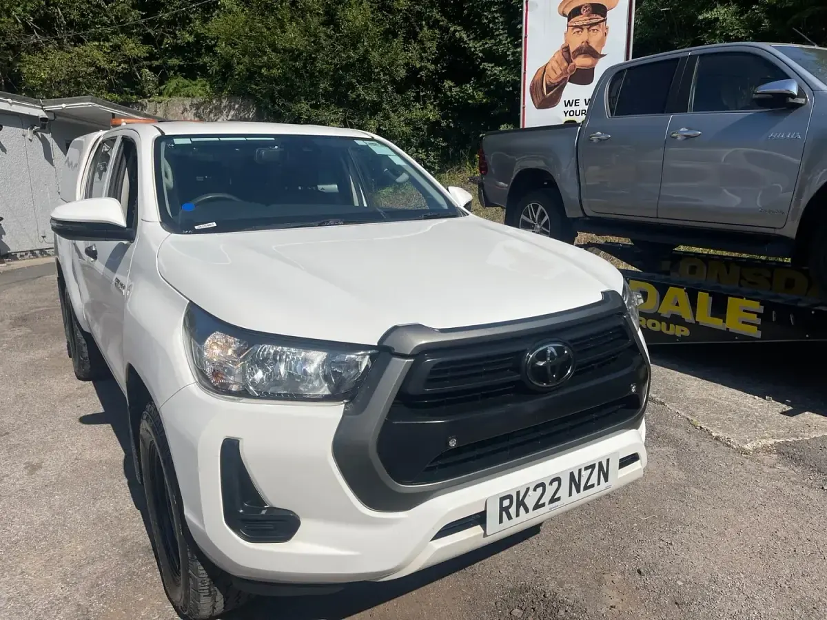 Used Toyota HiLux Active 150 HP (110 kW) 2022 White Pickup