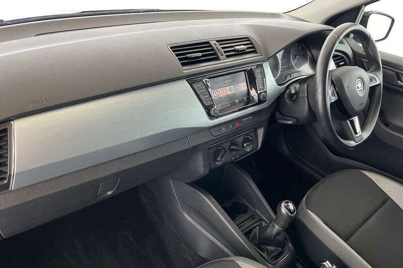 Used Skoda Fabia Colour Edition 90 HP (66 kW) 2017 Blue Hatchback