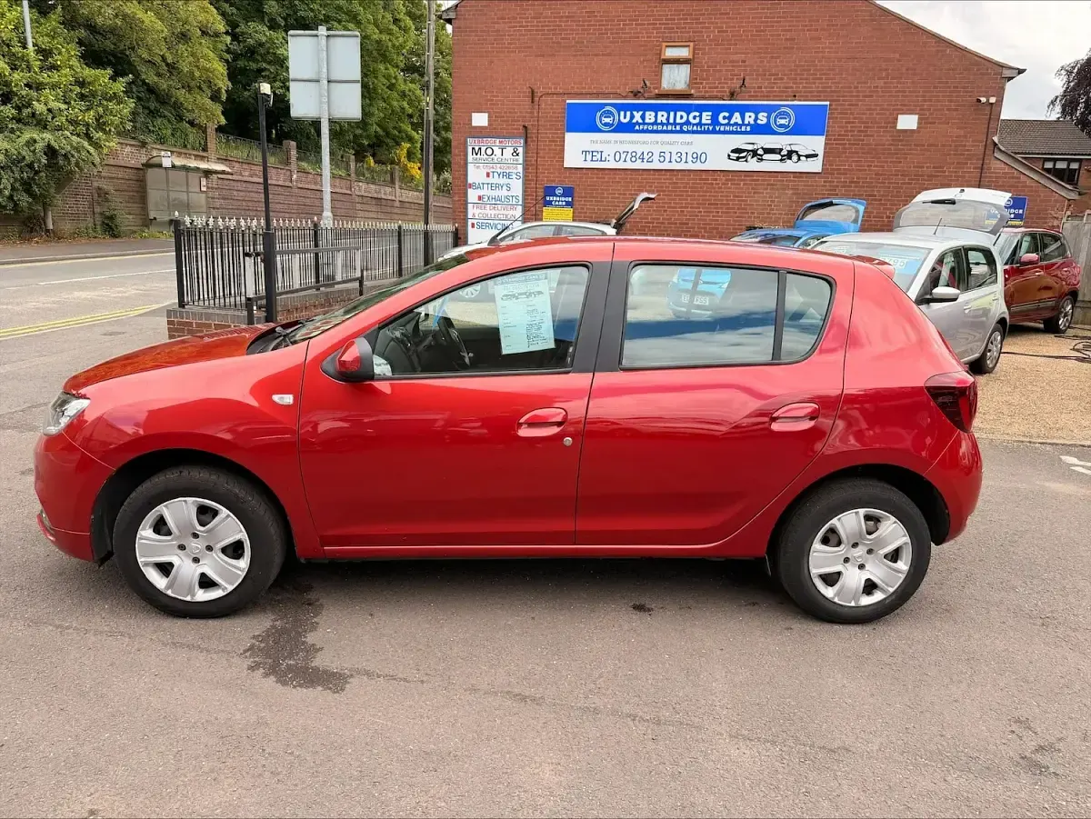 Used Dacia Sandero Lauréate 90 HP (66 kW) 2018 Red Hatchback